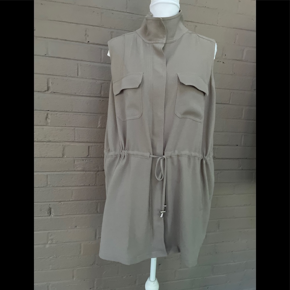 Lisa Rinna Taupe Vest 1X - Picture 9 of 13